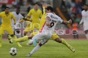 FÚTBOL . LOBOS VS LOROS