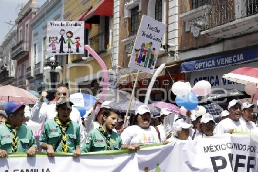 MARCHA DEL FRENTE NACIONAL POR LA FAMILIA