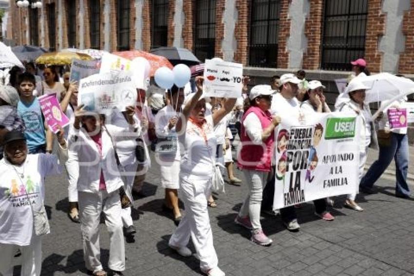 MARCHA DEL FRENTE NACIONAL POR LA FAMILIA