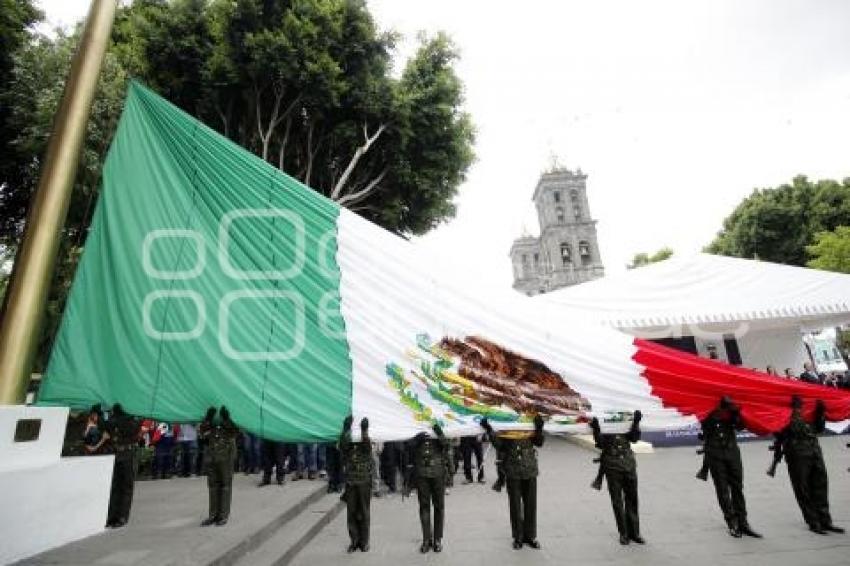 CEREMONIA . IZAMIENTO DE BANDERA