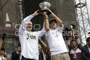 DESFILE PERICOS CAMPEONES LMB