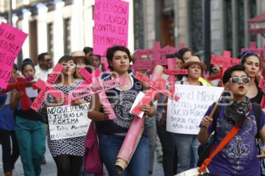 MANIFESTACIÓN CONTRA FEMINICIDIOS