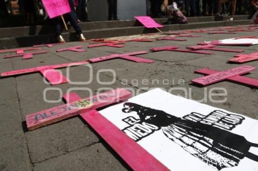 MANIFESTACIÓN CONTRA FEMINICIDIOS