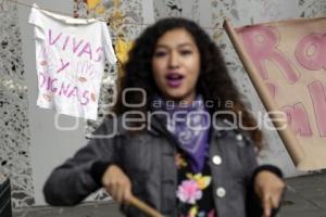 MUJERES VIVAS, LIBRES Y PRESENTES