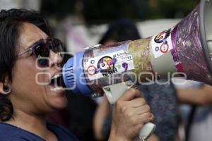 MUJERES VIVAS, LIBRES Y PRESENTES