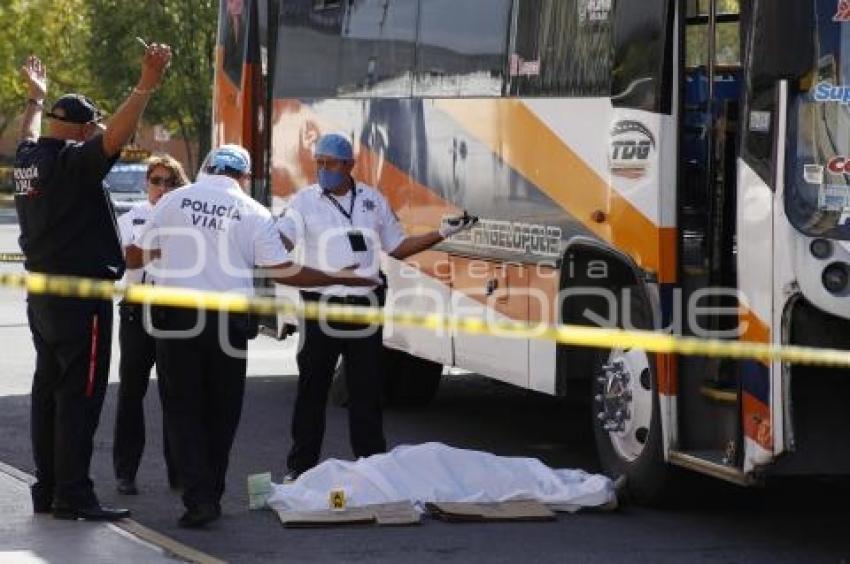 MUERE AL ABORDAR TRANSPORTE PÚBLICO
