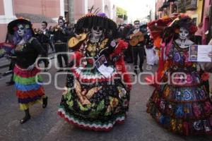 FESTIVAL CON LOS PIES POR DELANTE