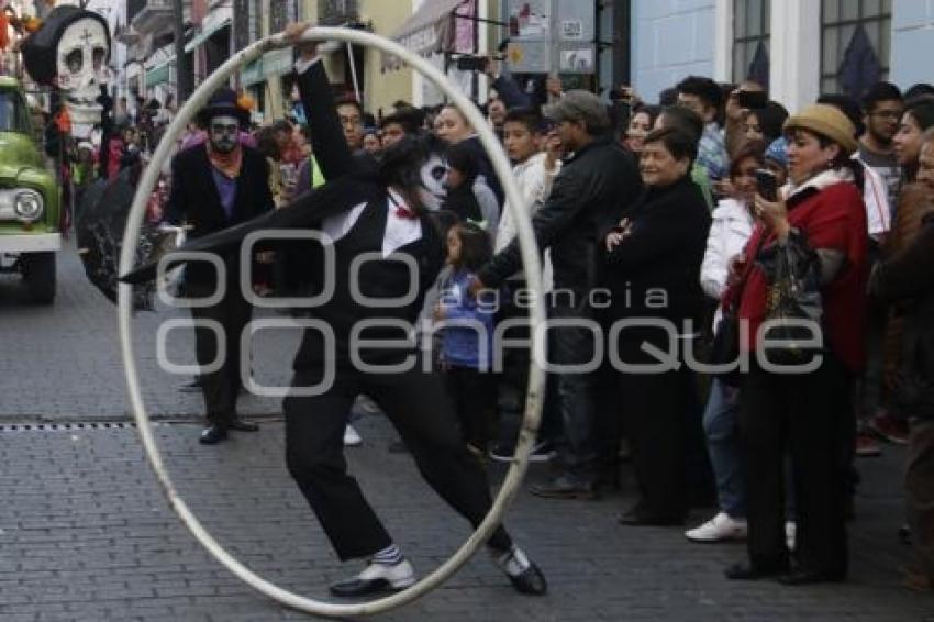 FESTIVAL CON LOS PIES POR DELANTE