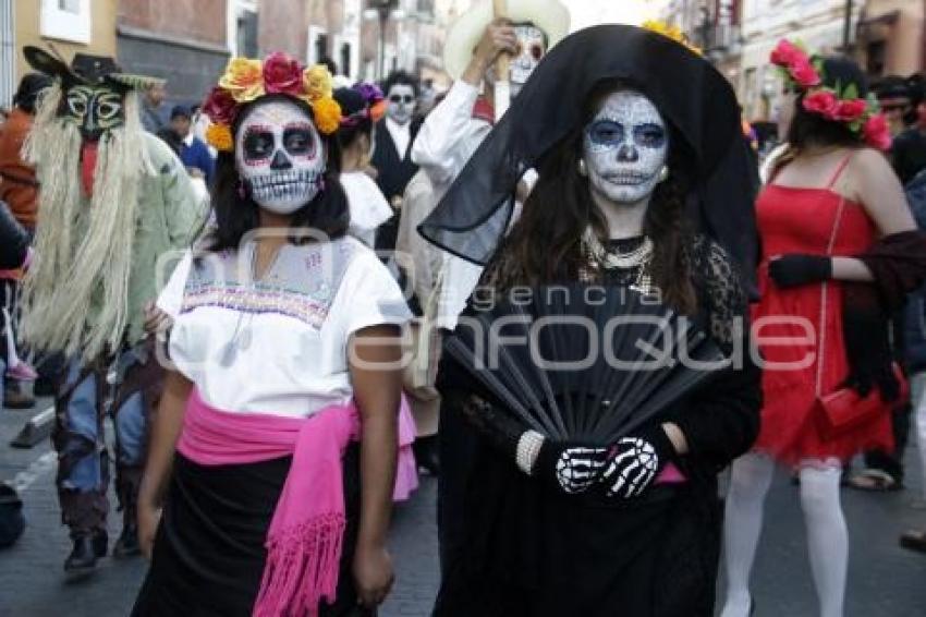 FESTIVAL CON LOS PIES POR DELANTE