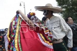 FESTIVAL CON LOS PIES POR DELANTE