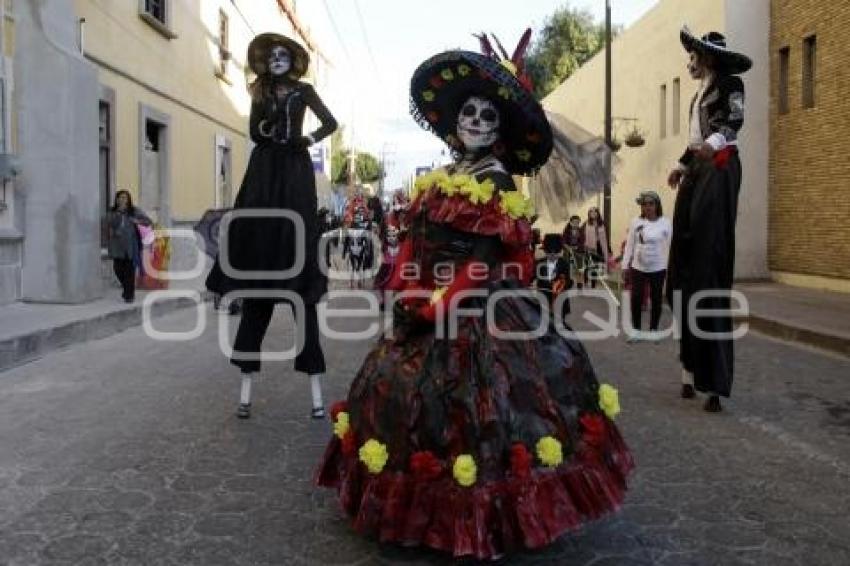 FESTIVAL CON LOS PIES POR DELANTE