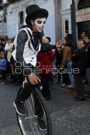 FESTIVAL CON LOS PIES POR DELANTE