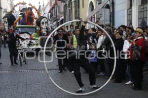 FESTIVAL CON LOS PIES POR DELANTE