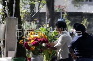 DÍA DE MUERTOS . PANTEONES
