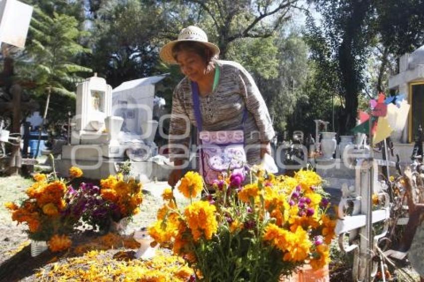 DÍA DE MUERTOS . PANTEONES