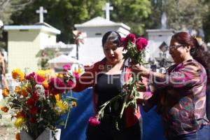 DÍA DE MUERTOS . PANTEONES