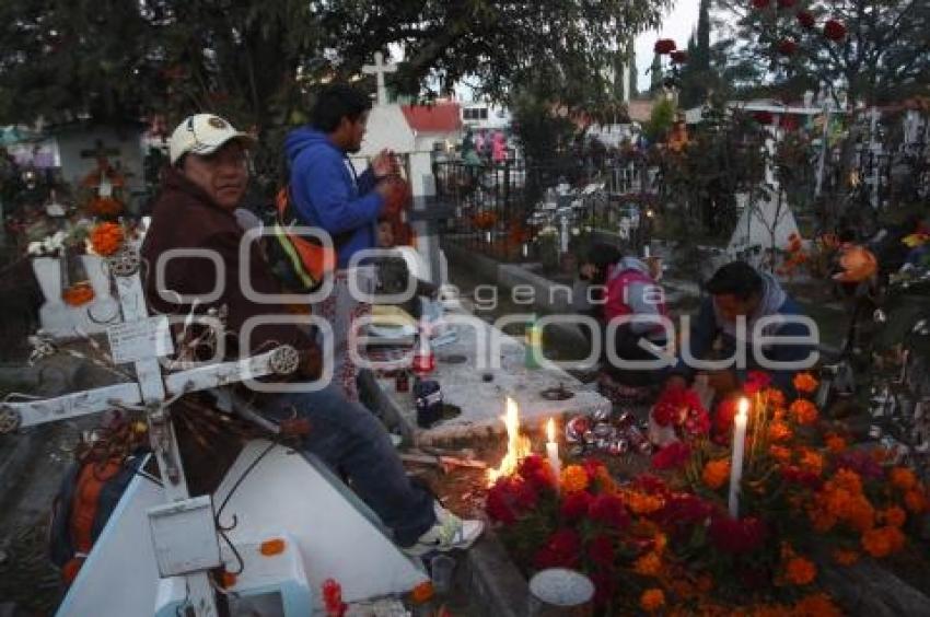 DÍA DE MUERTOS . PANTEONES