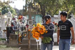 DÍA DE MUERTOS . PANTEONES