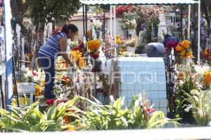 DÍA DE MUERTOS . PANTEONES