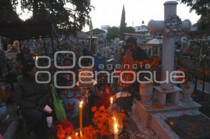 DÍA DE MUERTOS . PANTEONES