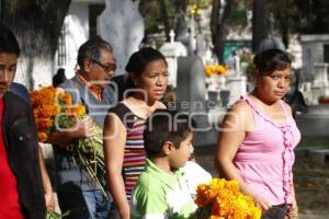 DÍA DE MUERTOS . PANTEONES