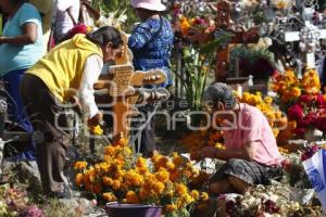 DÍA DE MUERTOS . PANTEONES