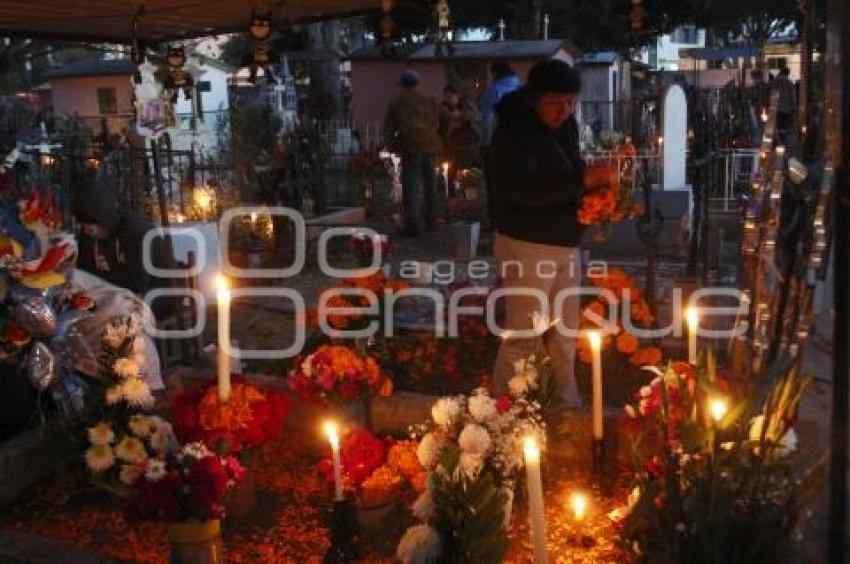 DÍA DE MUERTOS . PANTEONES