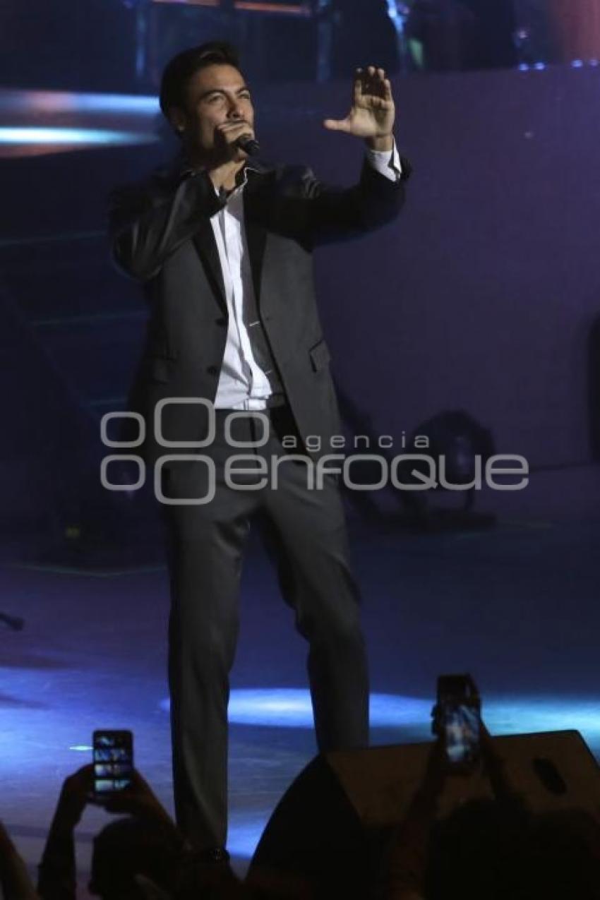 CONCIERTO . CARLOS RIVERA