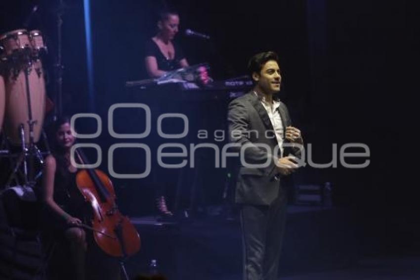 CONCIERTO . CARLOS RIVERA