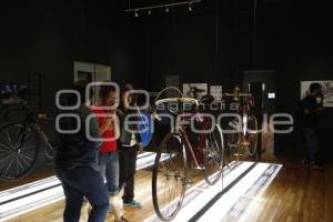 EXPOSICIÓN BICICLETA