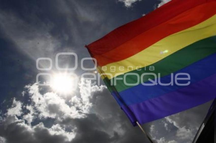 BANDERA LGBTTTI