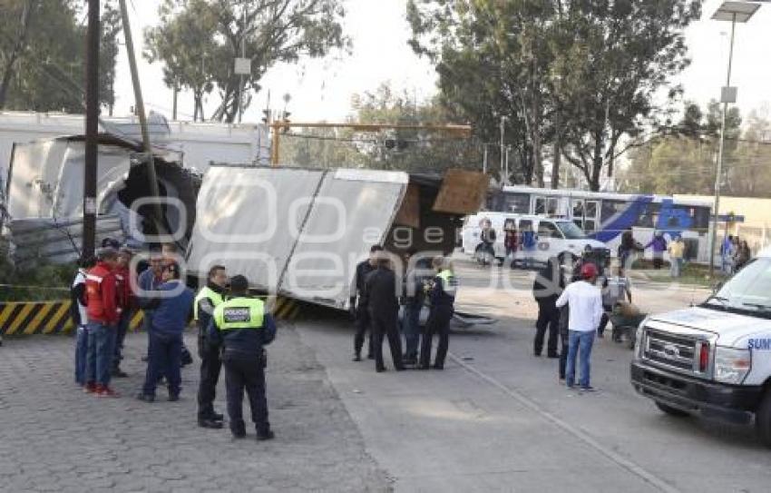 TREN IMPACTA A TRÁILER