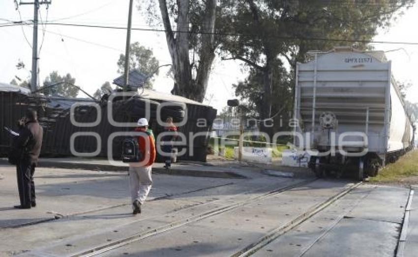 TREN IMPACTA A TRÁILER