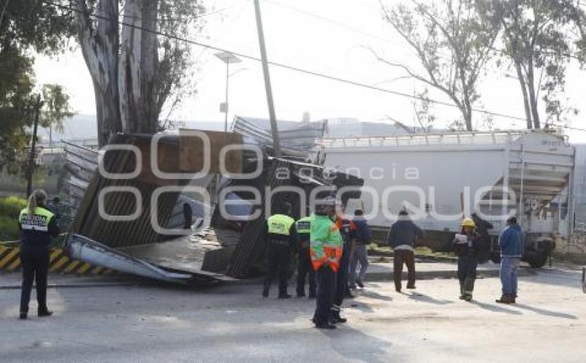 TREN IMPACTA A TRÁILER