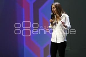 CIUDAD DE LAS IDEAS 2016 .  MARÍA KONNIKOVA