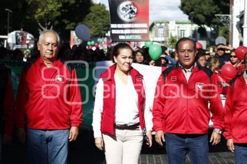 DESFILE TRABAJADORES CSR