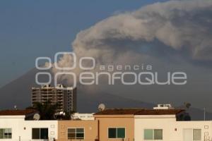 VOLCÁN POPOCATÉPETL . FUMAROLA