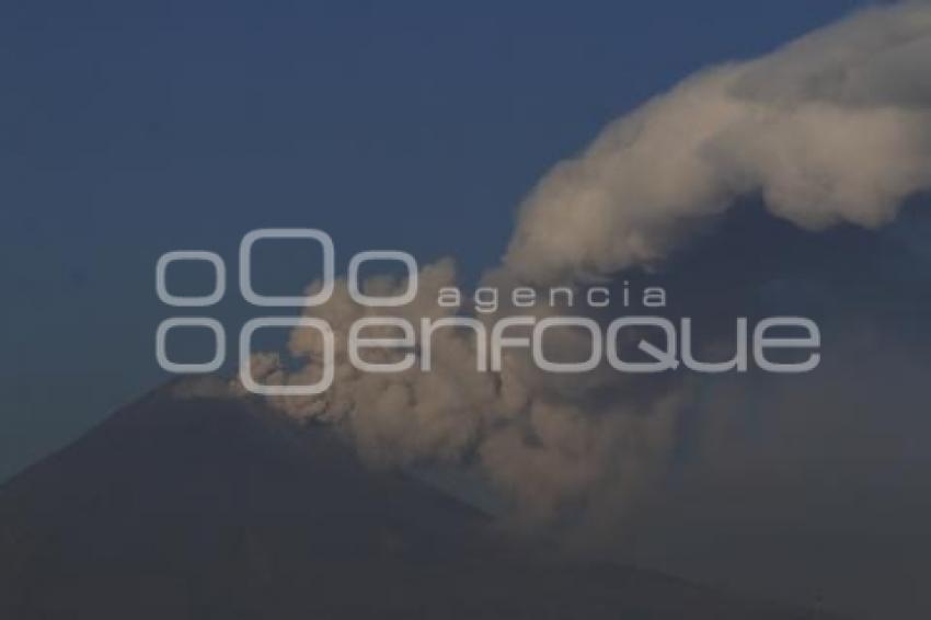 VOLCÁN POPOCATÉPETL . FUMAROLA