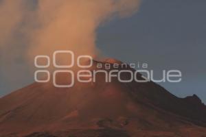 VOLCÁN POPOCATÉPETL . INCANDESCENCIA