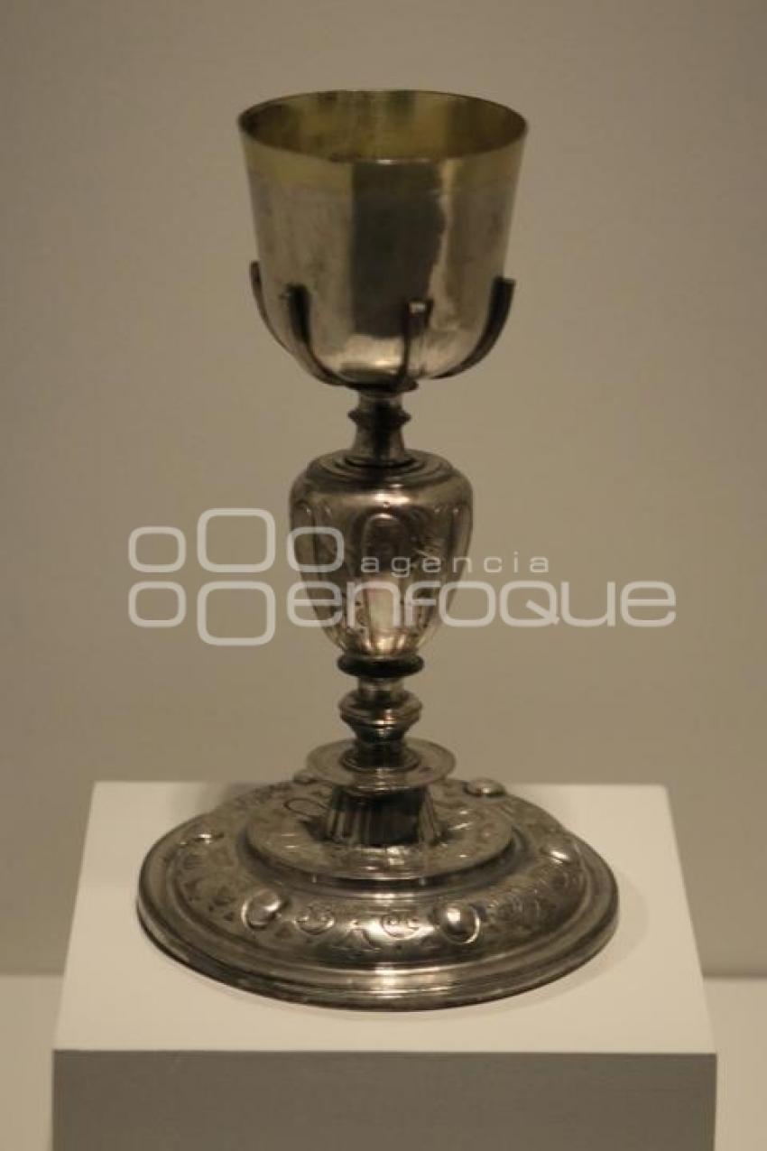 EXPOSICIÓN AL CANTO DE LAS QUIMERAS