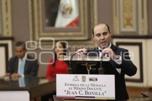 CONGRESO . MEDALLA AL MÉRITO DOCENTE