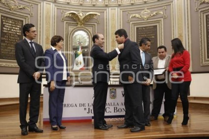 CONGRESO . MEDALLA AL MÉRITO DOCENTE