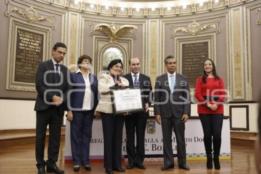 CONGRESO . MEDALLA AL MÉRITO DOCENTE