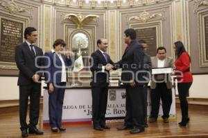 CONGRESO . MEDALLA AL MÉRITO DOCENTE