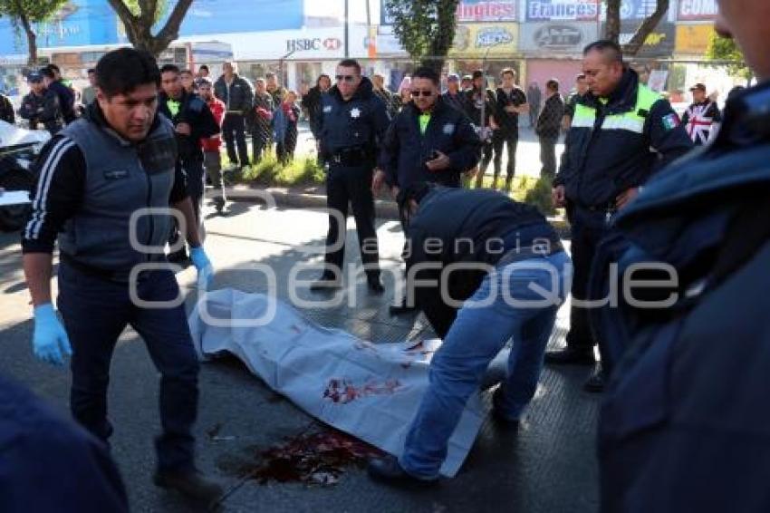 NOTA ROJA . ATROPELLADAS BAJO PUENTE PEATONAL