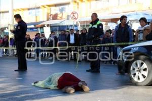 NOTA ROJA . ATROPELLADAS BAJO PUENTE PEATONAL