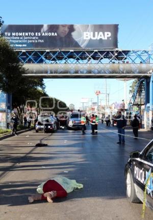 NOTA ROJA . ATROPELLADAS BAJO PUENTE PEATONAL