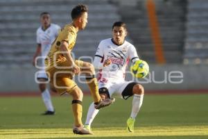 FÚTBOL . LOBOS VS DORADOS