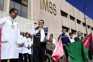 IMSS . ENTREGA AMBULANCIAS