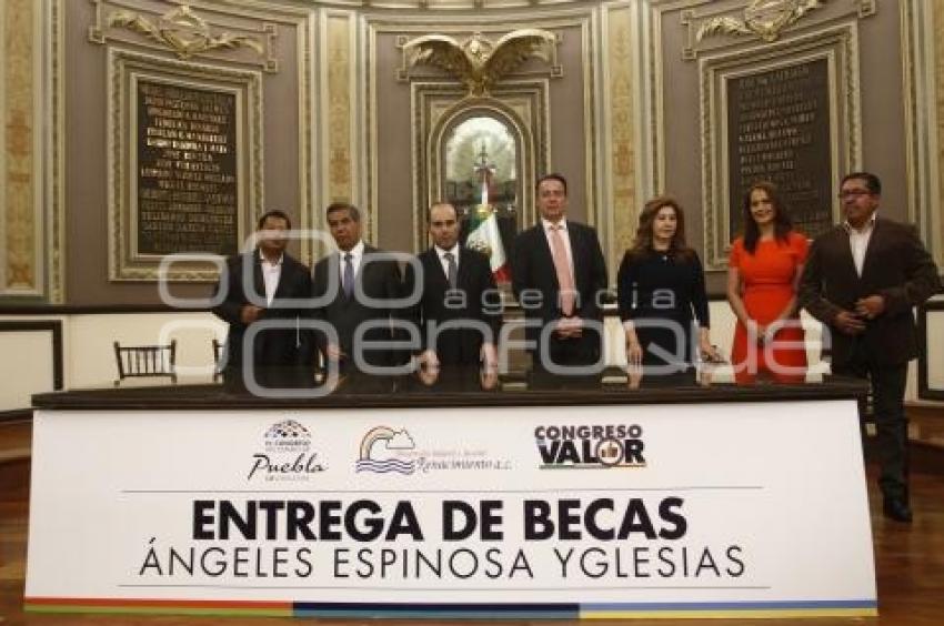 ENTREGA DE BECAS ÁNGELES ESPINOSA YGLESIAS